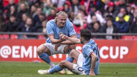 A «melhor equipa inglesa de sempre» e o «melhor treinador de sempre»