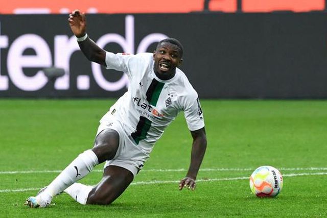 Lesionou-se e não joga mais pelo Monchengladbach