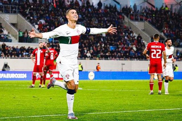 A reação de Ronaldo ao 'bis' e à goleada