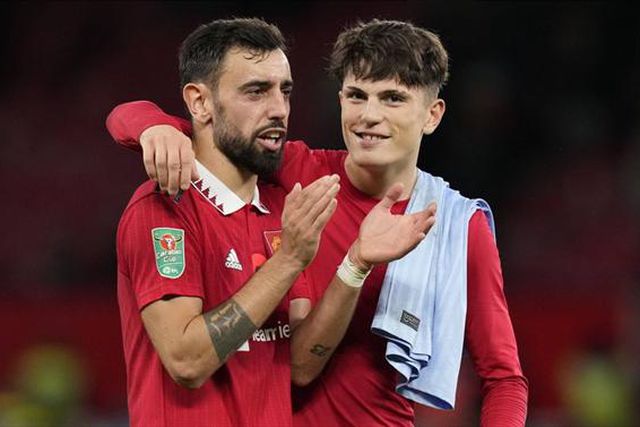 Bruno Fernandes assiste na vitória do United (veja os golos)