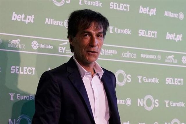 Paulo Meneses barrado... no próprio estádio