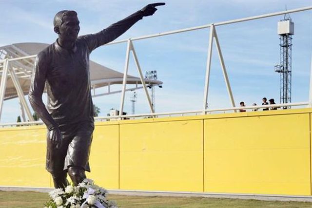 Reyes homenageado em Sevilha