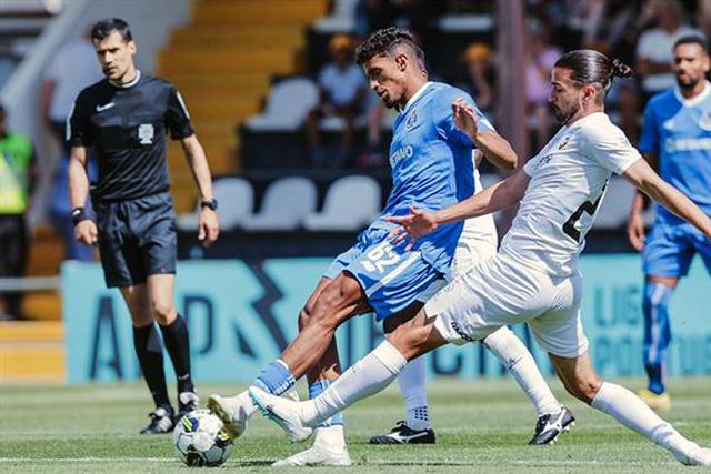 Farense vence FC Porto B e sobe ao segundo lugar (veja o resumo)