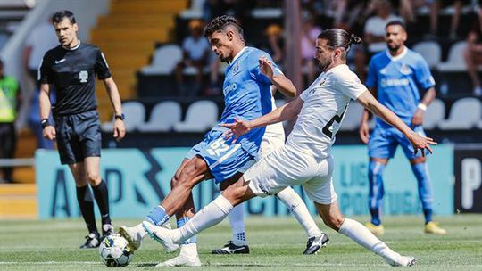 Farense vence FC Porto B e sobe ao segundo lugar (veja o resumo)