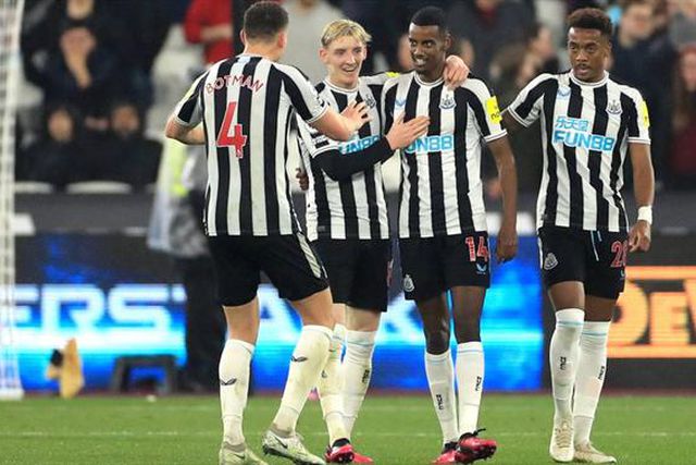 Newcastle e Tottenham vencem e não desarmam na luta pela Champions