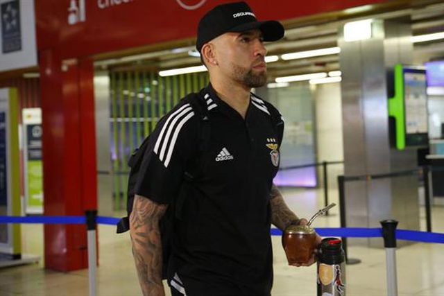 Líder Otamendi de regresso