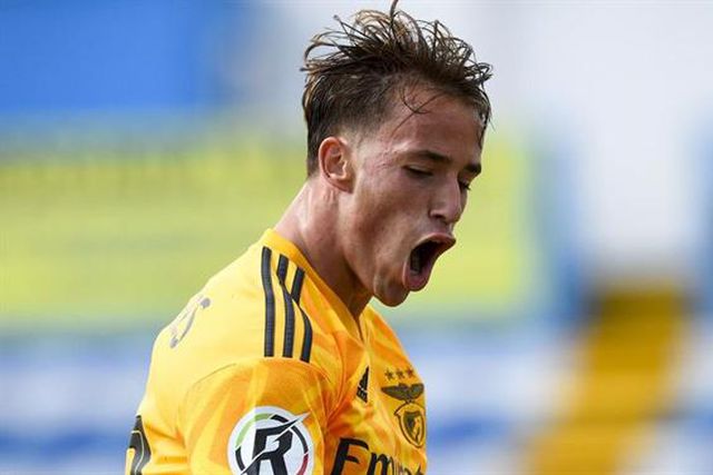 Hugo e Nuno Félix entregam lanterna vermelha ao Vizela