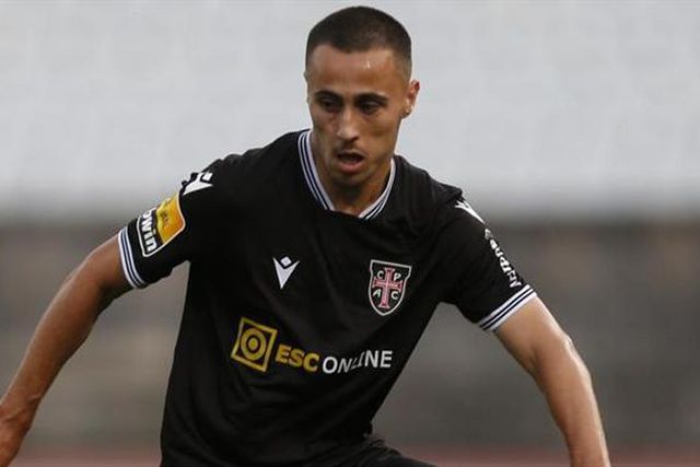 Leonardo Lelo lisonjeado com alegado interesse de Carvalhal e Celta de Vigo