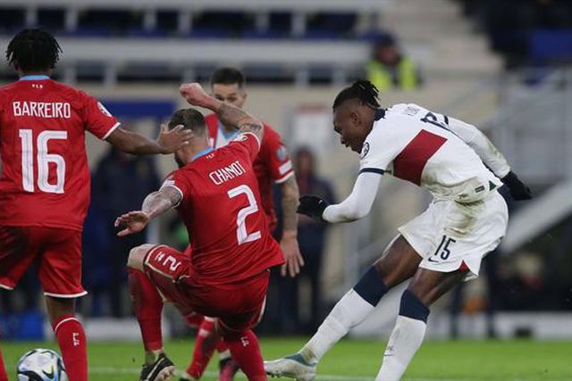 Otávio faz o quinto e Rafael Leão o sexto de Portugal, depois de falhar penálti (veja os lances)