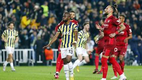 Fenerbahçe, de Jesus, encosta Sevilha às cordas mas acaba eliminado