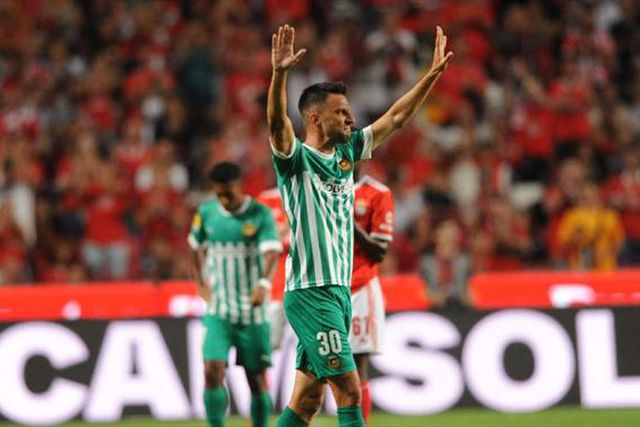 Samaris e Amine regressam na receção ao Benfica