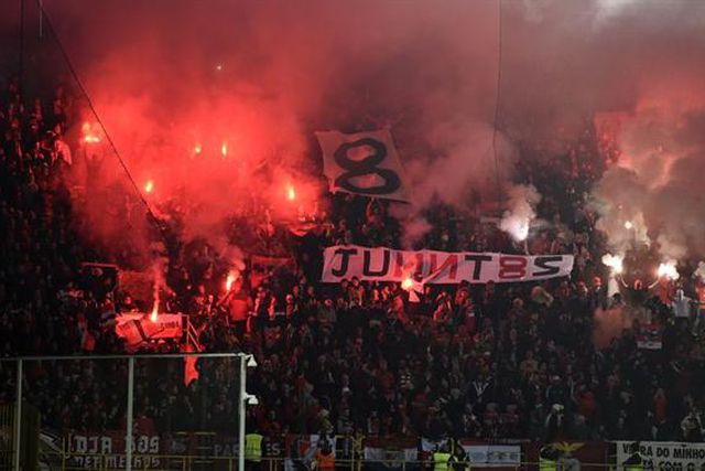 Loucura para empurrar equipa para o título