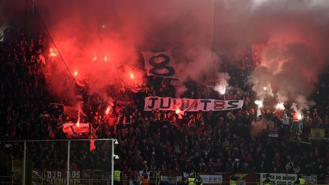 Loucura para empurrar equipa para o título