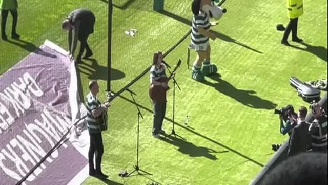 Adepta cantou música dedicada a Jota antes do Old Firm