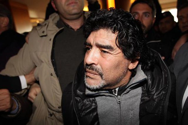 «Mataram Maradona. Por má prática médica» (vídeo)