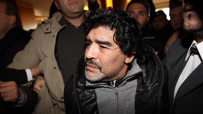 «Mataram Maradona. Por má prática médica» (vídeo)