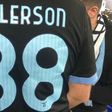 A camisola de um adepto da Lazio que está a causar polémica