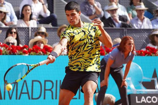 Imparável Alcaraz está na final em Madrid