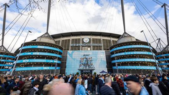 Manchester City vai gastar 341 milhões na remodelação do estádio