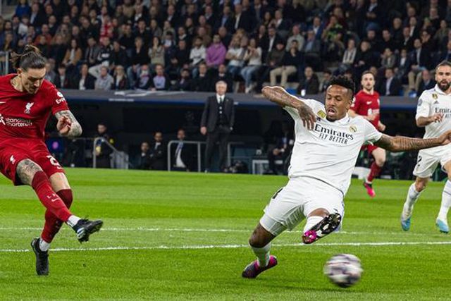 Passagem 'blanca' aos quartos de final com golo de Benzema