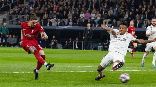 Passagem 'blanca' aos quartos de final com golo de Benzema