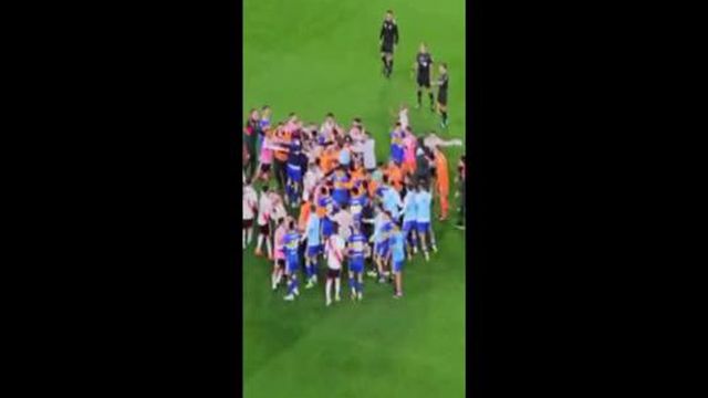 Batalha campal a fechar o River Plate-Boca Juniors