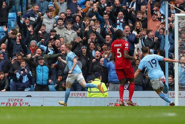 Manchester City goleia e agudiza crise do Liverpool (veja os golos)