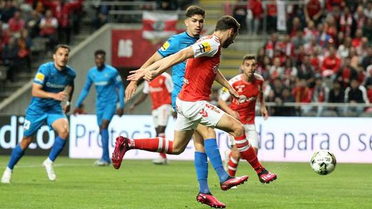 Carlos Eduardo marcou este golaço em Braga (vídeo)