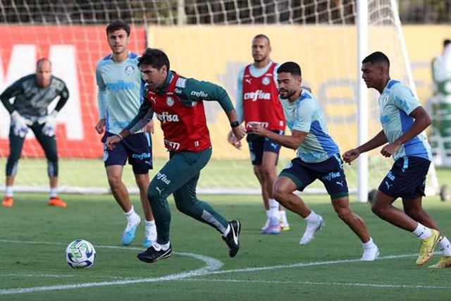 Abel mostra como se faz no último treino da semana (vídeo e fotos)