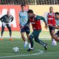 Abel mostra como se faz no último treino da semana (vídeo e fotos)