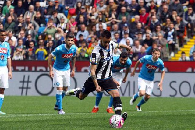 Bruno Fernandes bisou na última derrota do Nápoles em Udine… há sete anos (vídeo)