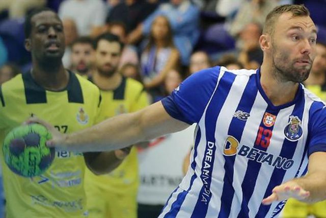 FC Porto cilindra Póvoa AC e sobe ao 2.º lugar