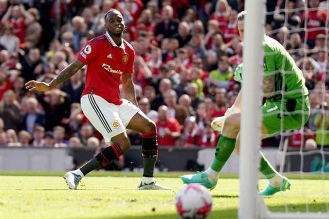 Falhanço do ano? Wan-Bissaka desperdiça com a baliza escancarada (vídeo)