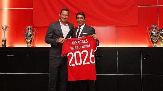 Oficial: Roger Schmidt renova até 2026