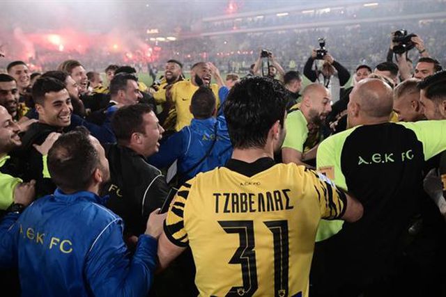 AEK quebra hegemonia do Olympiakos e é campeão grego