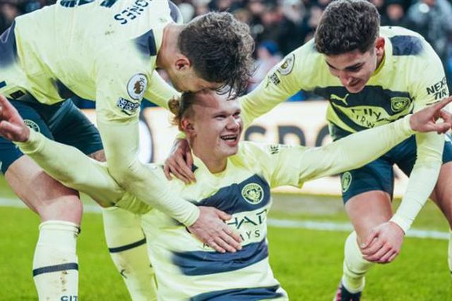 Manchester City vence com golo de penálti e pressiona Arsenal (veja o golo)