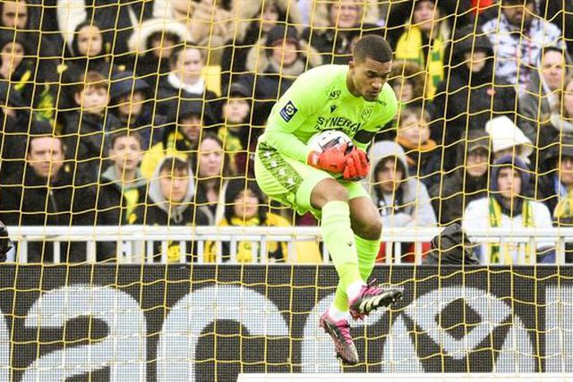 Guarda-redes francês associado à águia