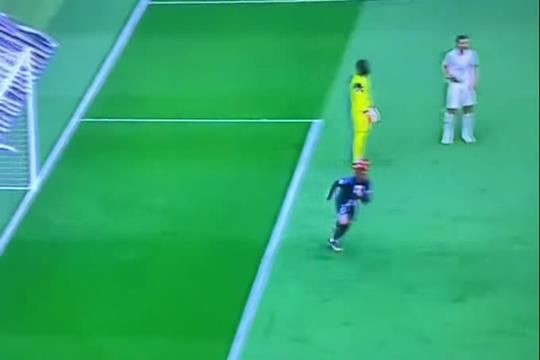 Digno dos apanhados: a ‘ratice’ de Mbappé para o golo do PSG