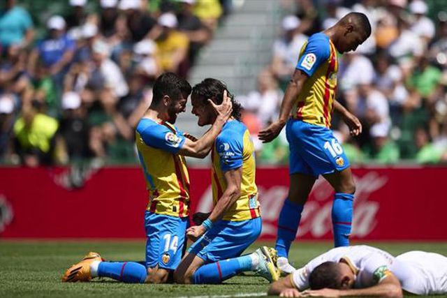 Valência ganha dérbi regional e agarra-se à manutenção