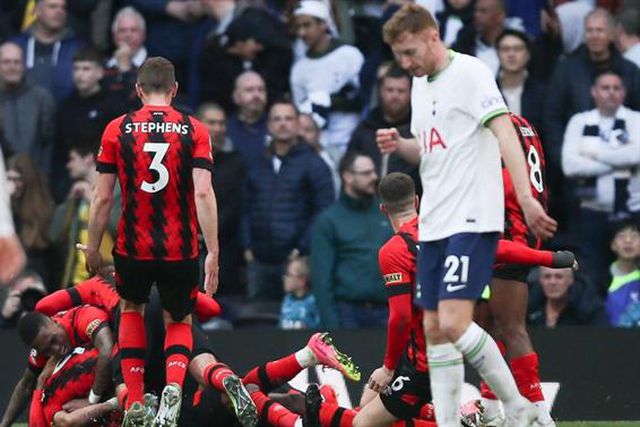 Ex-jogador do Tottenham sem meias palavras: «São uma cambada de falhados»