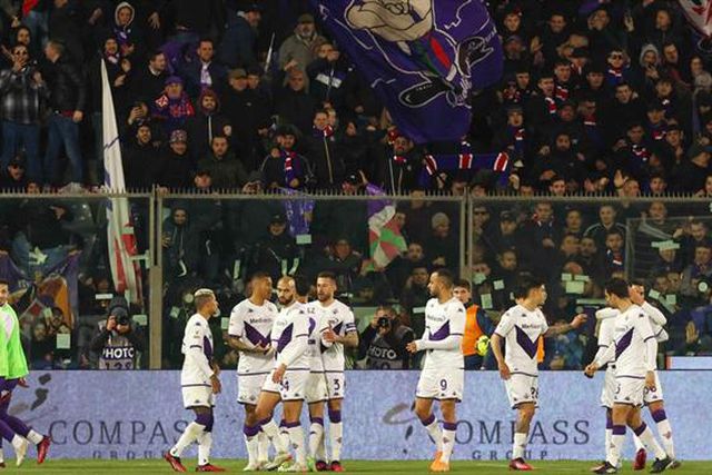 Fiorentina vence Cremonese e está perto da final