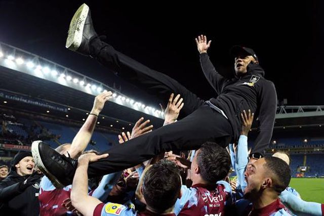 Burnley sagra-se campeão do Championship