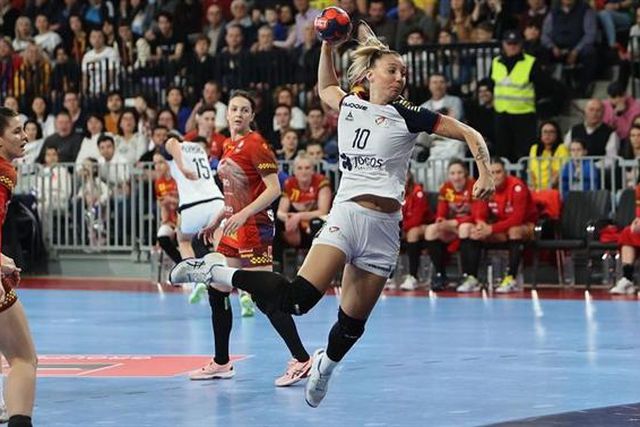 Seleção feminina mais longe do Mundial