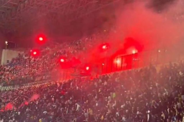 Para lá de vergonhoso: adeptos do Benfica arremessaram tochas para os do Inter (vídeo)