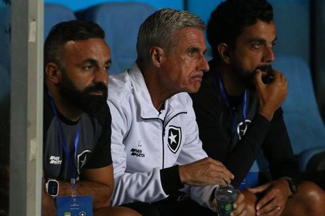 «Sou o terceiro técnico há mais tempo num clube no Brasil e só estou aqui há um ano...»