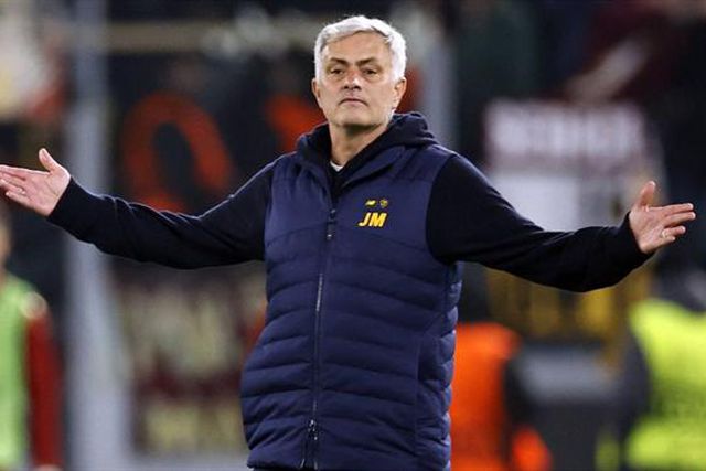 É Mourinho no seu melhor: após a picardia, a oferta ao jornalista neerlandês (vídeo)