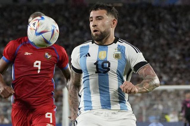 Otamendi é o último a chegar