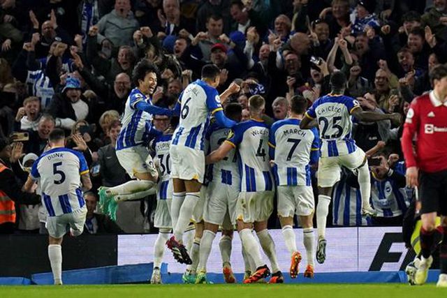Brighton derrota Manchester United com penálti aos 90+9'