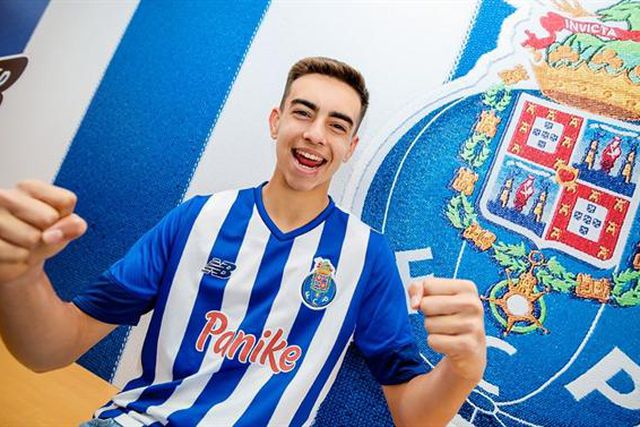 Rodrigo Morais assina contrato de formação