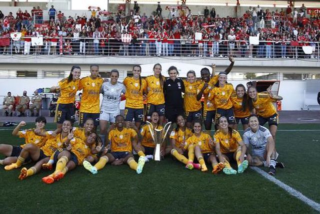 Consagração das campeãs com direito a goleada e ao troféu